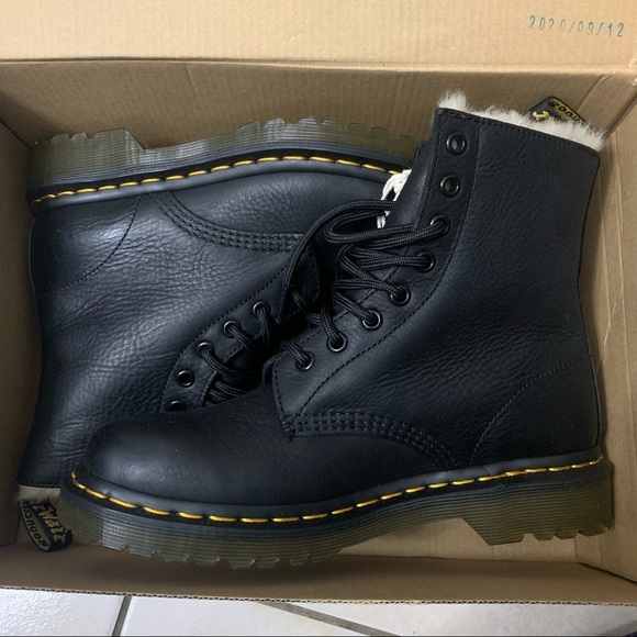 ✨BNWT✨ Dr. Martens Black Faux Fur Lined Boots